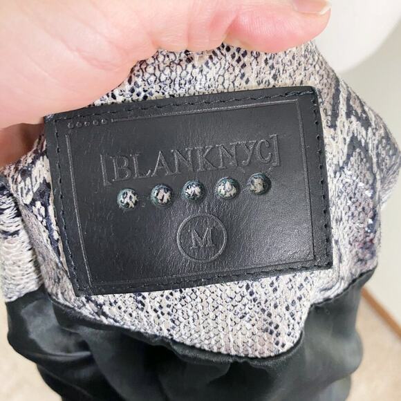 NWT BlankNYC Gray Snake Print Jacket Women's Sz Medium Snap Up Boxy Fit Pockets - Picture 8 of 10